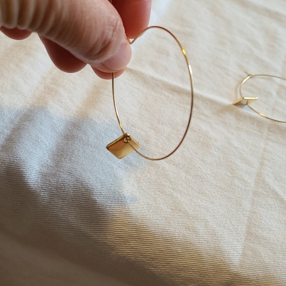 Gold hoop earrings with square dangle - Picture 2 of 4